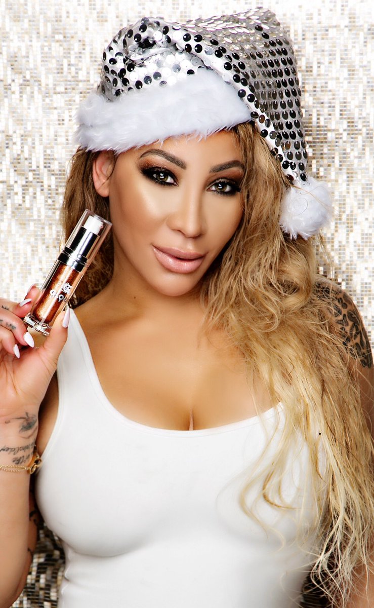 hazelebaby's tweet photo. #MerryChristmas from me & #GirlCodeInc https://t.co/EcrjS0AEC5
Get your #BodyBling ya gonna live for the #2018 #Gloup xxxo - #HazelE โฃ๏ธ https://t.co/mXsVuWSW9l