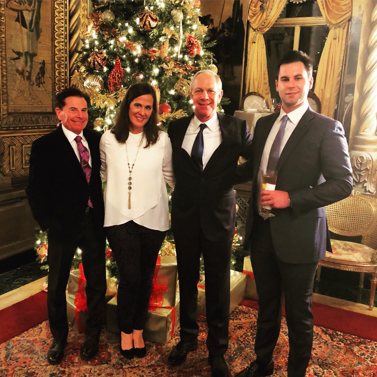 Ross Chaifetz on Twitter: "Merry Christmas from the Winter White House  https://t.co/LguyXegFWA" / Twitter