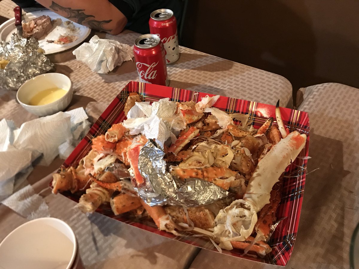 mistenlong's tweet image. The remnants of the feast. @RLIMAGING #merrychristmas #garagesmellslikeoldbay