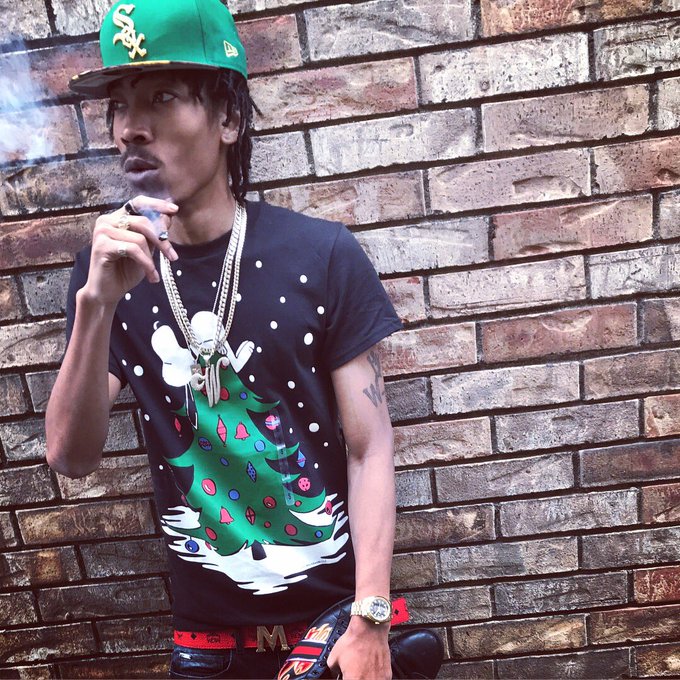 Where the fuck is Santa ?? 🎅🏽👀 Waiting on them 20Ms 💰 I been asking For .... I will just Sit Here 🤷🏾&zwj;♂️<a href="/tag/happyholidays"class="tags"><span>#happyholidays</span></a><a href="/tag/snoop"class="tags"><span>#snoop</span></a><a href="/tag/merrychristmaseveryone"class="tags"><span>#merrychristmaseveryone</span></a>