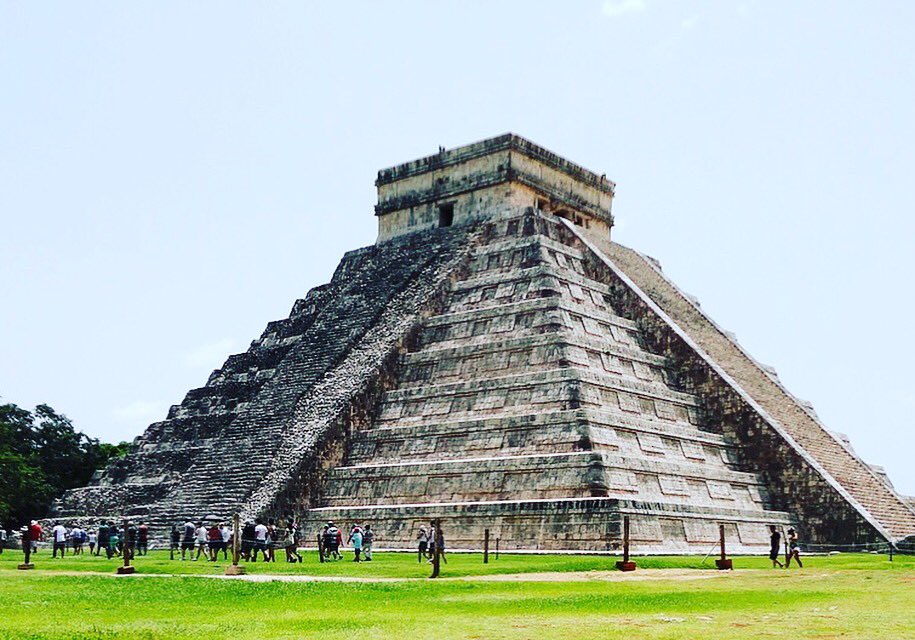 Travelbestgroup's tweet photo. Pirámide Chichén Itzá , Cancun Mexico 🇲🇽 .
.
.
.
.
.
.
#specialoftheweek 
#travel #travelblogger #travelgram #travelphotography #travels 
#christmas #travelbestclub #travelbestgroup #cancun #mexico #history #chichenitza https://t.co/QMijfRKLgs