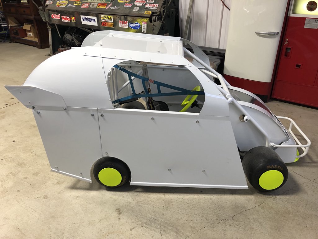 tiarandumbbells's tweet photo. Newest addition to #FOERacing fleet. Thanks @Billsbuilt for making our 10 year old daughter’s Christmas race-tastic🎄 🏁 @GAME7E https://t.co/PyaMlQjDjj