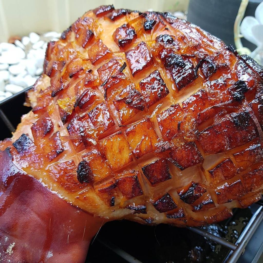 JustNTmeGourmet's tweet photo. You can never have too much Christmas ham π This one we glazed this morning using @vinofood Spiced Orange and Riesling Syrup, house smells amazing! ππ #alltheham #gourmetproducts #WAdistributor #WAmade #justintimegourmet https://t.co/9Yd8HGaSY1 https://t.co/2SQ9q5xJc8
