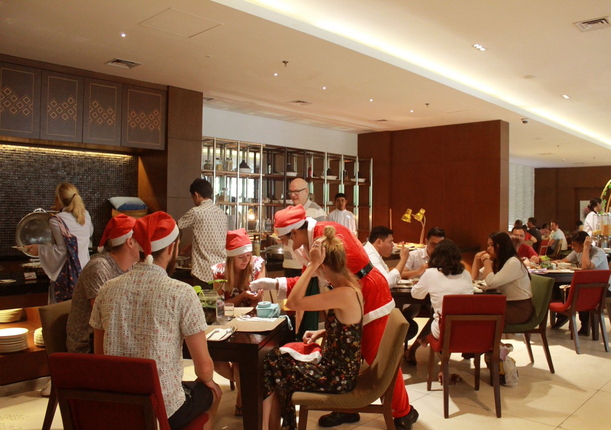 GTJineng's tweet photo. Thank you for coming, we hope to see you again next year! .
.
.
Visit our Facebook page for more festive photos #jinengxmasbrunch #goldentulip #bali https://t.co/9ZHXphtJeD