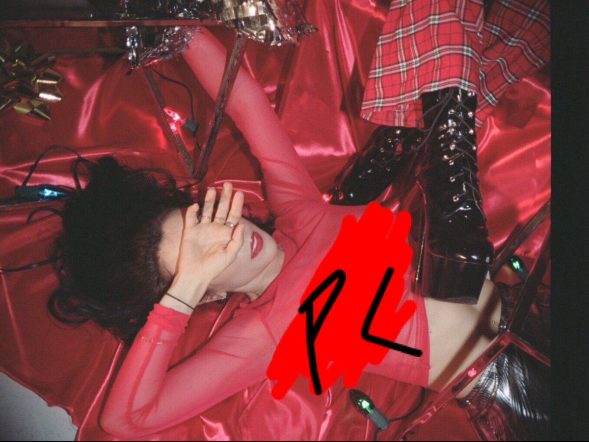 paperchains__'s tweet image. #merrychristmas 📷 @ellistucker &amp;amp; @conquerloud --- #christmas2017 #christmas #art #music #newyear #newmusic #stayactive #conquerloud #paperchainsmusic