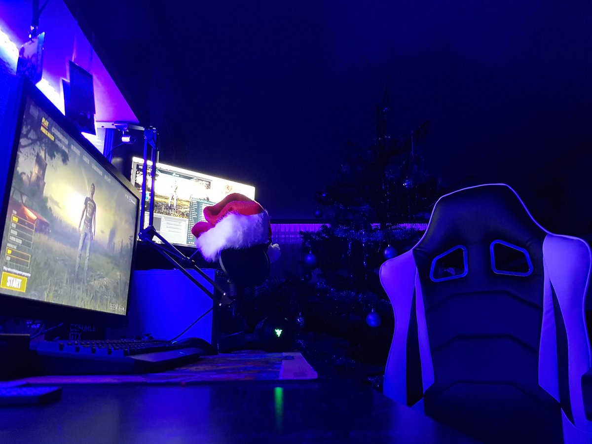 Banause_'s tweet image. Mein Gaming &amp;amp; Streaming-Bereich :)
Wer möchte kann heute ab 19 Uhr Live dabei sein @ twitch.tv/banause_/

Nach 2 Jahren Pause werde ich heute mal wieder CS:GO zocken und anschließend wird wieder fein dinniert in PUBG ✌

#twitch #twitchDE #StreamOn 
#PUBG #CSGO