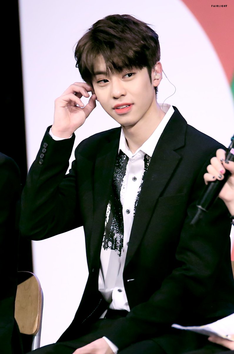 FAIRLIGHT0917's tweet photo. 171224 대만 팬미팅 말모동현.. 얼굴이 ㄴㅁㄴㅁ 열일중...☺️ #김동현 #MXM #브랜뉴보이즈 @bnmboysofficial https://t.co/BmipNVurIv