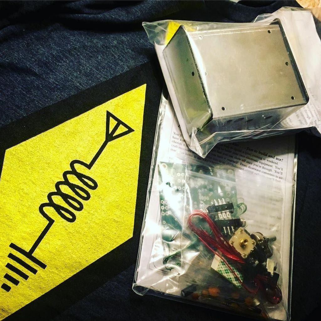 WI9LL_Will's tweet photo. #Vectronics #40meter #QRP #Transceiver kit! Also a #hamradio t-shirt https://t.co/WVzNyeK0zq https://t.co/MyT040xelq