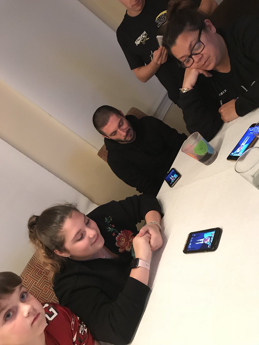 EmersonEileen's tweet image. @hqtrivia #triviamasters #xmas