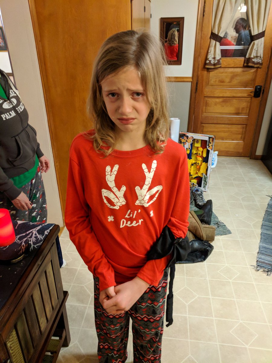 mrausderau's tweet photo. Merry Christmas @AaronRodgers12! Any words of advice/encouragement for my 10 yr old daughter? She broke her collar bone on 9/24 playing football with her brother at halftime of the Packer game and again yesterday sledding with her cousins. I thought you might know how she feels https://t.co/4CqcFXFBWl