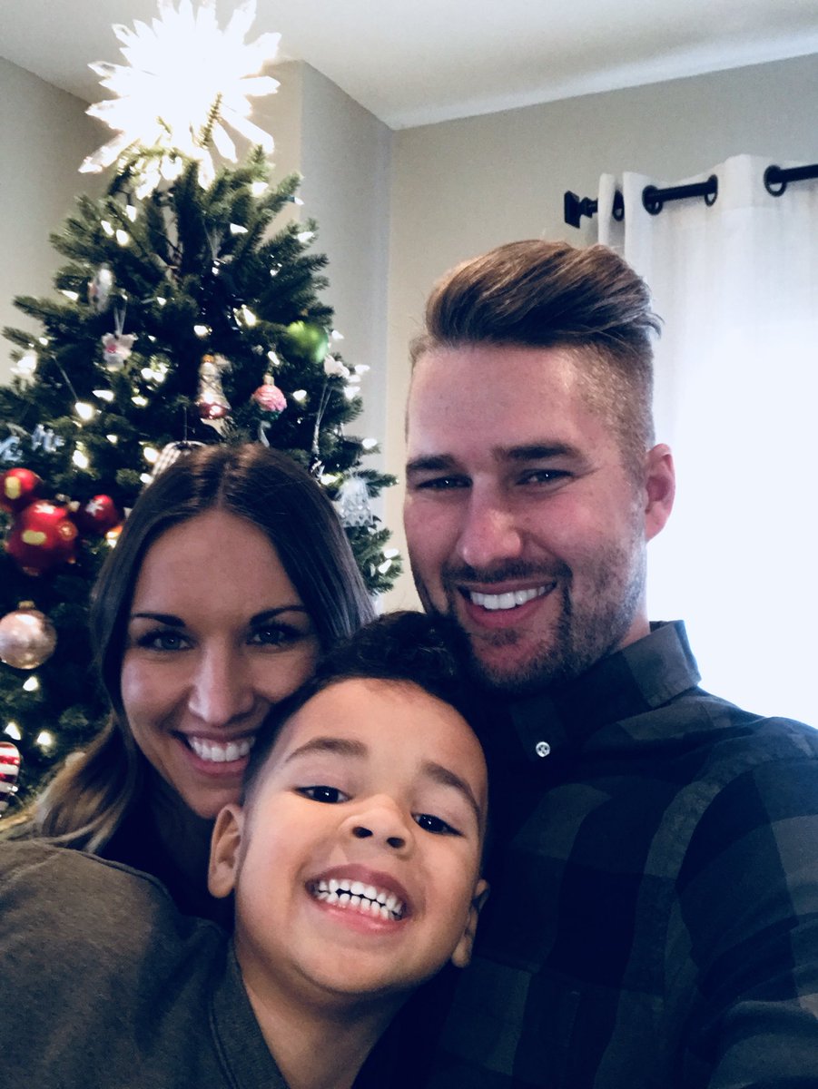 NikkiB2020's tweet photo. Merry Christmas from our family to yours! ✨🎄❤️🎁🎅🏼✨ https://t.co/qxTUrEMQ5l