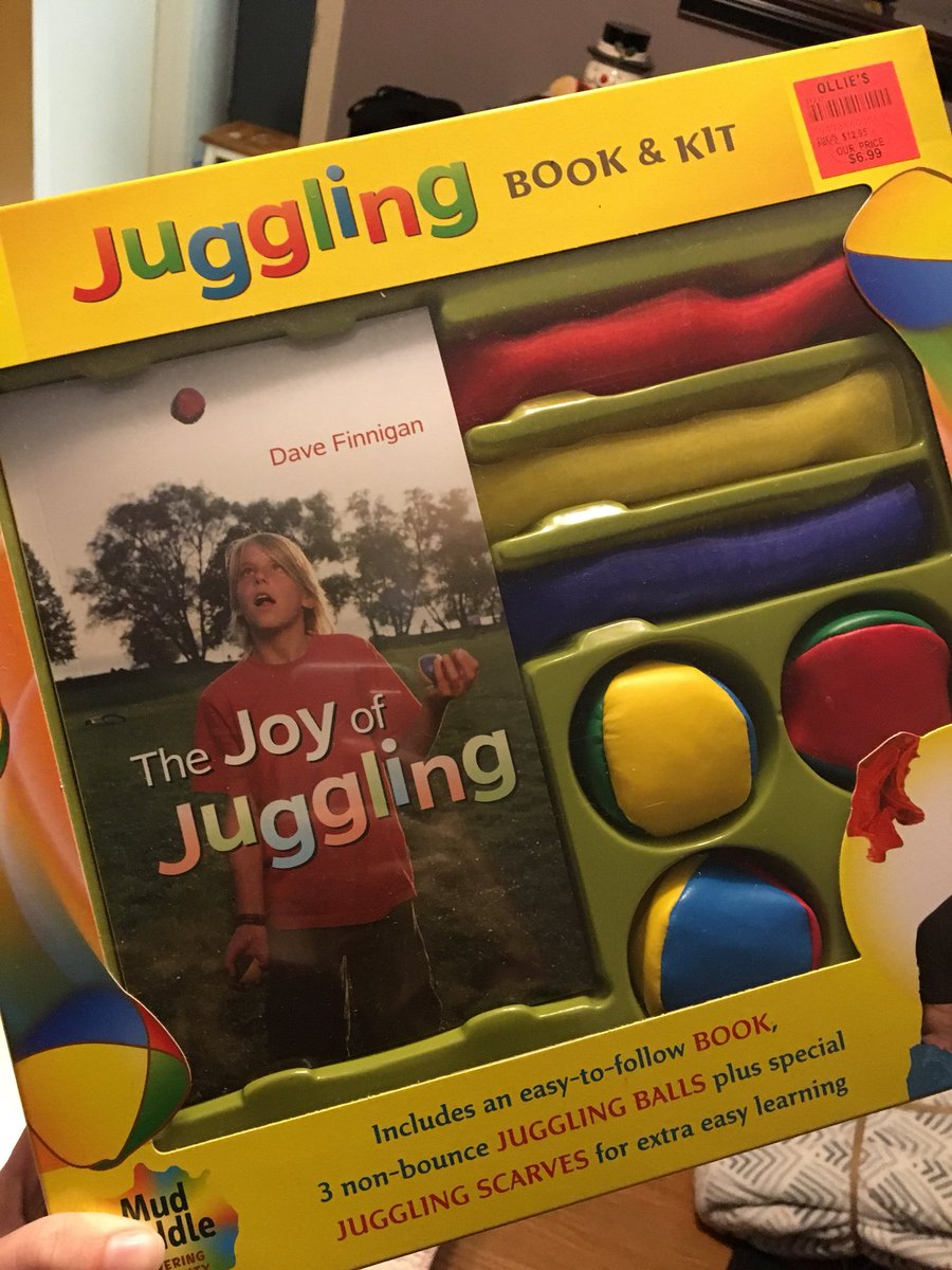 graygrayhallah's tweet photo. Me: Dear Santa,
Honestly, I can’t think of any presents that I want right now. I just really need help figuring out how to juggle school, work, sleep, and extracurriculars by next semester. 

Santa: hahaha I got u https://t.co/QJbVT1r3vg