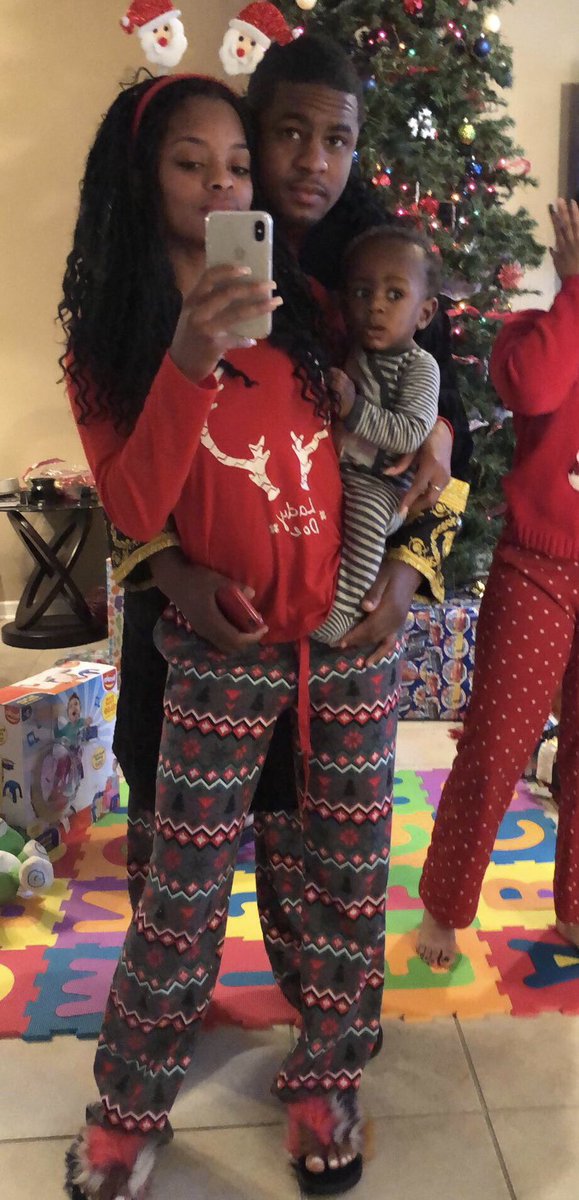 missny_'s tweet photo. merry christmas ❤️😘🎅🏾🎄 https://t.co/Q3drVK9TvQ