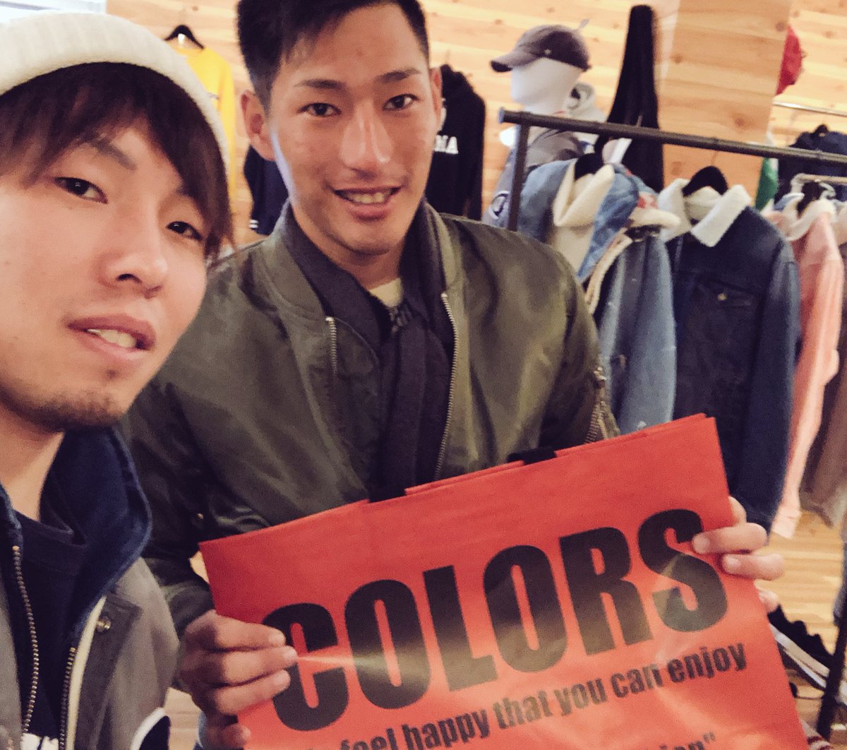 COLORSyatusiro's tweet photo. 本日もCOLORS八代店オープン！！
皆さまクリスマスはどう過ごしましたか？！😏✨

週末昨日と沢山のご来店���難うございますっ！！

八代店も残す所今日含めて6日となりました😭

まだ来られてない方も是非顔出してくださーい‼︎

本日もご来店お待ちしております😍 https://t.co/9v7skP6erT