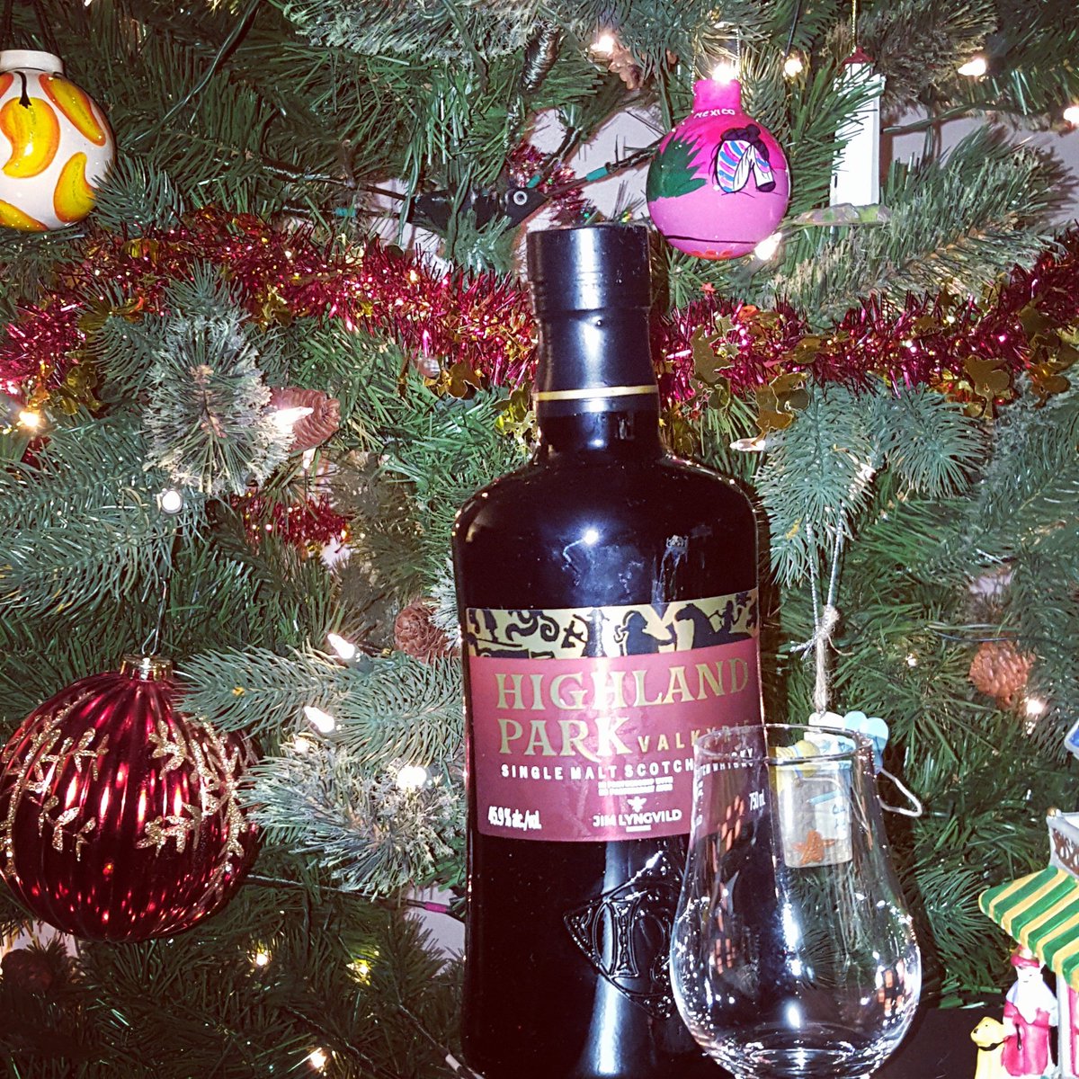WhiskeyTasters's tweet photo. Another #christmas over but it was a good one. It's the time of the year to reflect and spend time with friends and family. We wish a #merrychristmas to everyone and we hope everyone had a great day
#whiskey #shareadram #shareaglass #family #friends #christmas2017 #HighlandPark https://t.co/B710pxOGcw