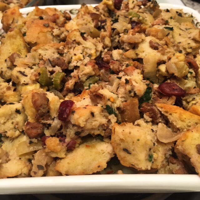 KitchenSprout's tweet photo. #FreshTurkey from .@dilisos #ChristmasDinner  #FlavourInjector #CajunButterNBeer #BaconWrappedTurkey #HomemadeStuffing #Aromatics #ChickenBroth #AndouilleSausage #Sage #Cranberry #Walnuts #Parsley #FreshBread #AppleCarrotOnionMedley #SweetPotatoBaconMash #CheersFromToronto🎅🏻🎄 https://t.co/8u6Eo0YjAg