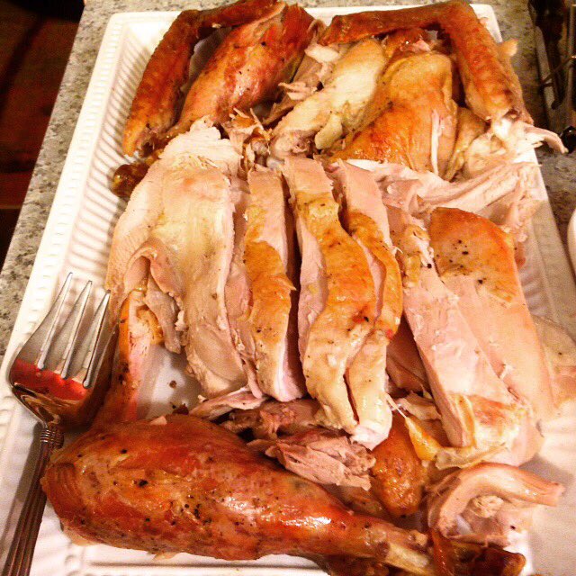KitchenSprout's tweet photo. #FreshTurkey from .@dilisos #ChristmasDinner  #FlavourInjector #CajunButterNBeer #BaconWrappedTurkey #HomemadeStuffing #Aromatics #ChickenBroth #AndouilleSausage #Sage #Cranberry #Walnuts #Parsley #FreshBread #AppleCarrotOnionMedley #SweetPotatoBaconMash #CheersFromToronto🎅🏻🎄 https://t.co/8u6Eo0YjAg