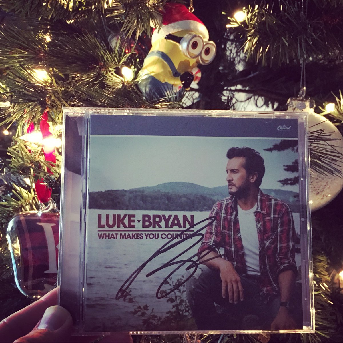 MorningHangover's tweet photo. #Christmas isn’t over yet and we’re saving the best for last ... who wants a signed @LukeBryanOnline #WhatMakesYouCountry CD???? RT this and then check out our Instagram!!! #LukeBryan #MerryChristmas #MorningHangover https://t.co/Bs9xY1CDnb