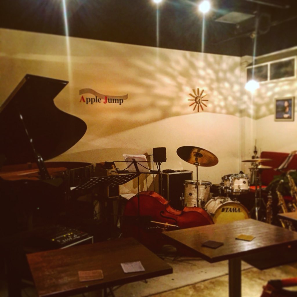 maenin's tweet photo. 今日は池袋にてDiviNissimo！
年末の恒例になってきました、Apple Jumpでのライブ。
まだ数日残ってますが、なんとか今年一年無事に終えられそうです。
感謝の謝！
#divinissimo #西本康朗 https://t.co/BKqLP5ZofE