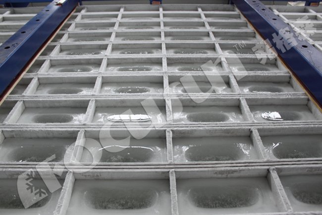 emonum328's tweet photo. Focusun 15ton #direct_block_ice_machine, the evaporator adopts special aluminum alloy plate which is more durable and meets food hygiene requirements. https://t.co/FadFxTH5y6