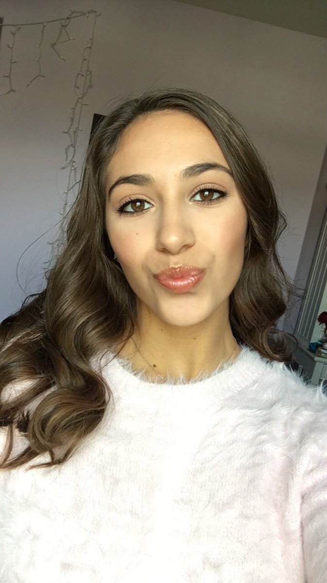 Alexiss_giller's tweet photo. holly jolly 😘🎅🏼❤️ https://t.co/xLlqKJyAf1