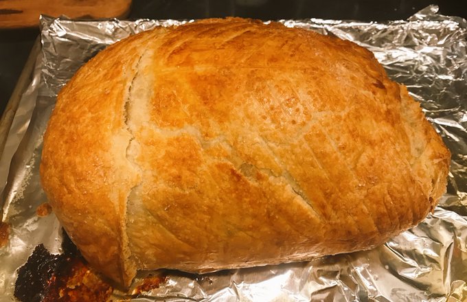 The most enormous Beef Wellington in existence (this is a full-size cookie sheet) https://t.co/IYr9X<a href="/tag/spoilme"class="tags"><span>#spoilme</span></a>