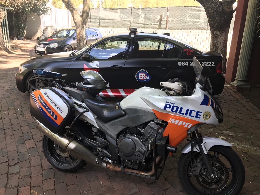 Enjoying the festive season knowing that police, medics, firefighters &amp; a host of emergency response partners are on call? 

Retweet to share your appreciation for their service &amp; sacrifices all year round, but particularly at this time of year #thankyou