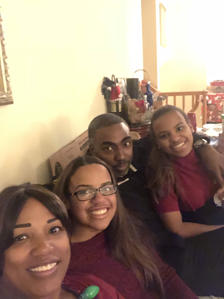 devinbarnes's tweet photo. XMAS with Lil Sis and nieces https://t.co/tdaoQyjm7l