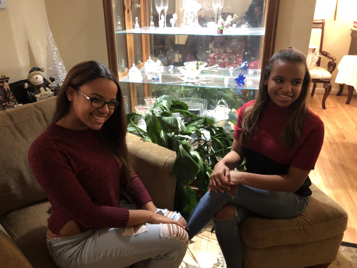 devinbarnes's tweet photo. XMAS with Lil Sis and nieces https://t.co/tdaoQyjm7l