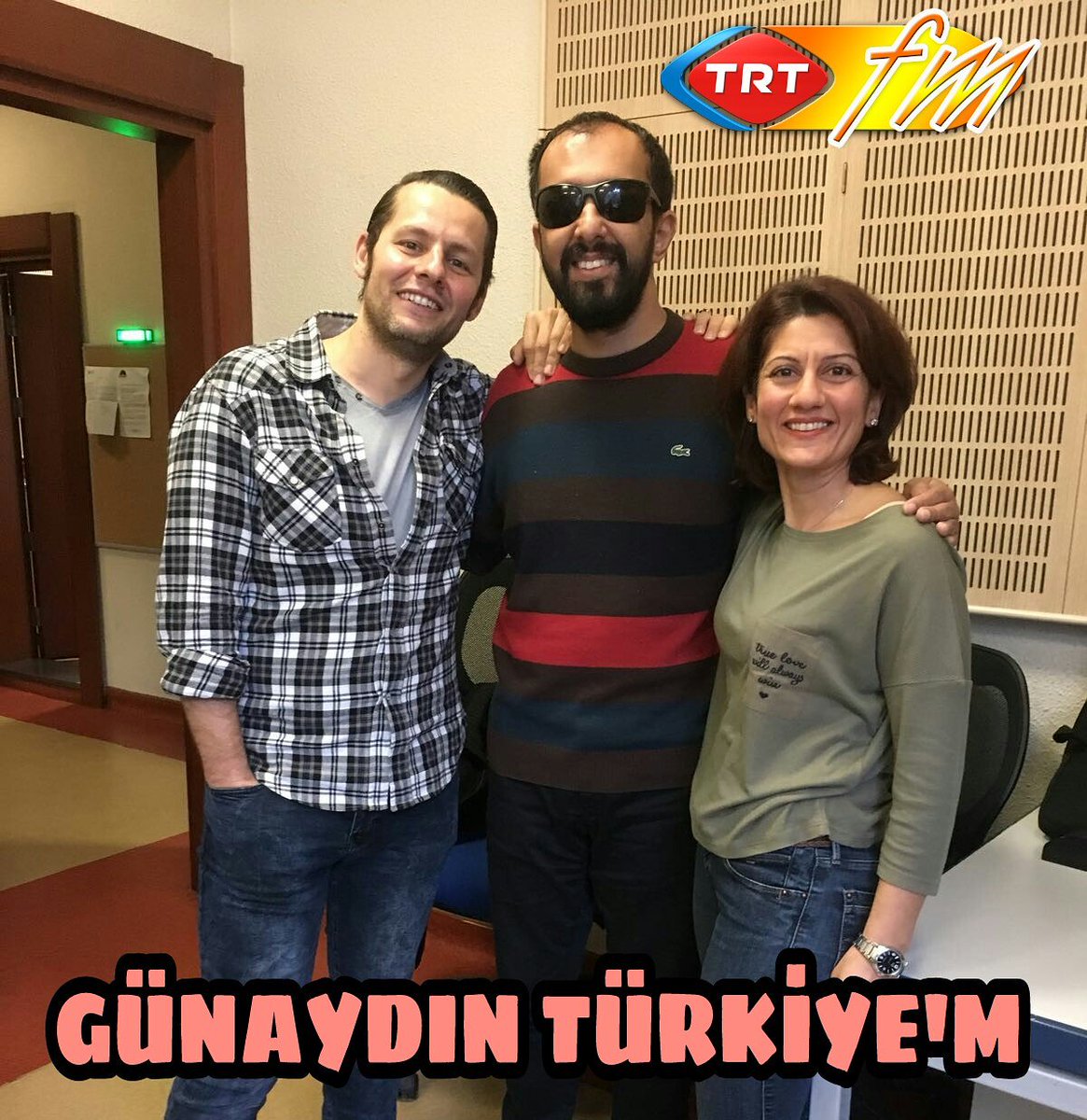 gunaydintrtfm's tweet photo. İş başında, yolda, evde yada her nerdeyseniz, bizimle keyifli iki saat geçirmek isteyenler buyrun radyolarınızın başına "Günaydın Türkiye'm" 😎📻🎧🎶🎤🎵🎙 #istanbulradyosu https://t.co/MHPfee3GFC https://t.co/erPnQWP1uP
