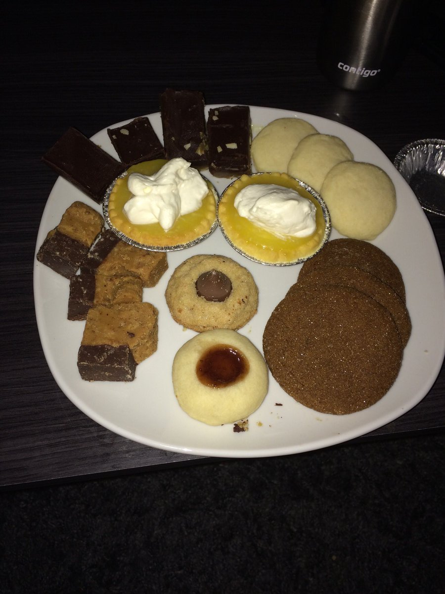 Dreizen89's tweet photo. Top going countet clockwise: Almond Roca, Peanut Butter Bars, Peanut Butter Blossom cookies, Almond Shortbread w/ Jam, Gingerbread Cookies, Shortbread Cookies and Lemon Cheese Tarts w/ Whipped cream #FoodPorn2017 #IFeelFat https://t.co/dZ9PB1sm4Q