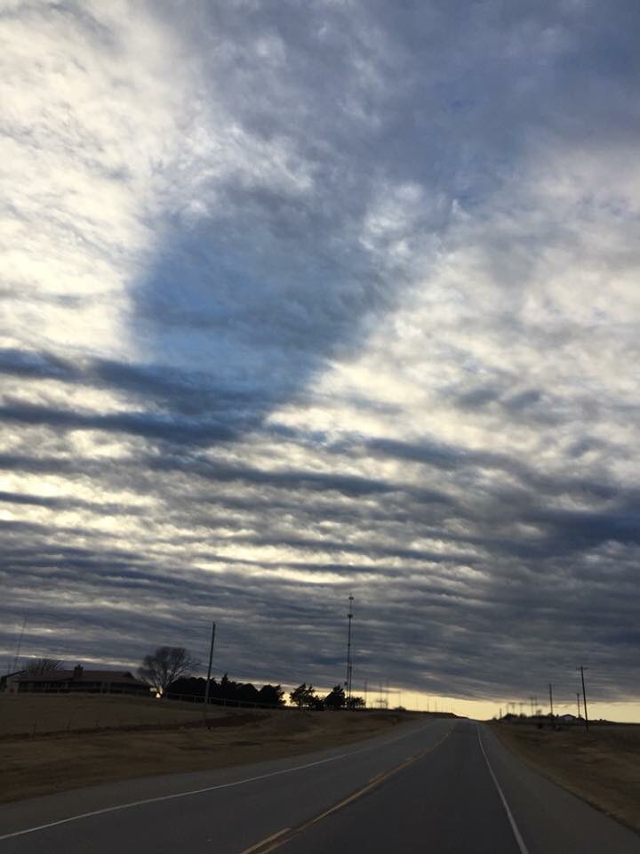 emilyrsutton's tweet photo. Thanks to our viewer Wendy Taylor for sharing this awesome Christmas sky from a Pond Creek, OK! The light is reflecting off of altocumulus rows! @kfor #okwx https://t.co/RkVgJa1ls3