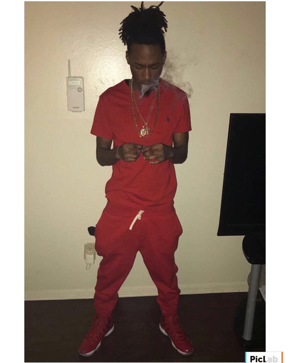 DarealShaunGEE's tweet photo. #MERRXMAS 🎄 https://t.co/eeIdYRVkjx