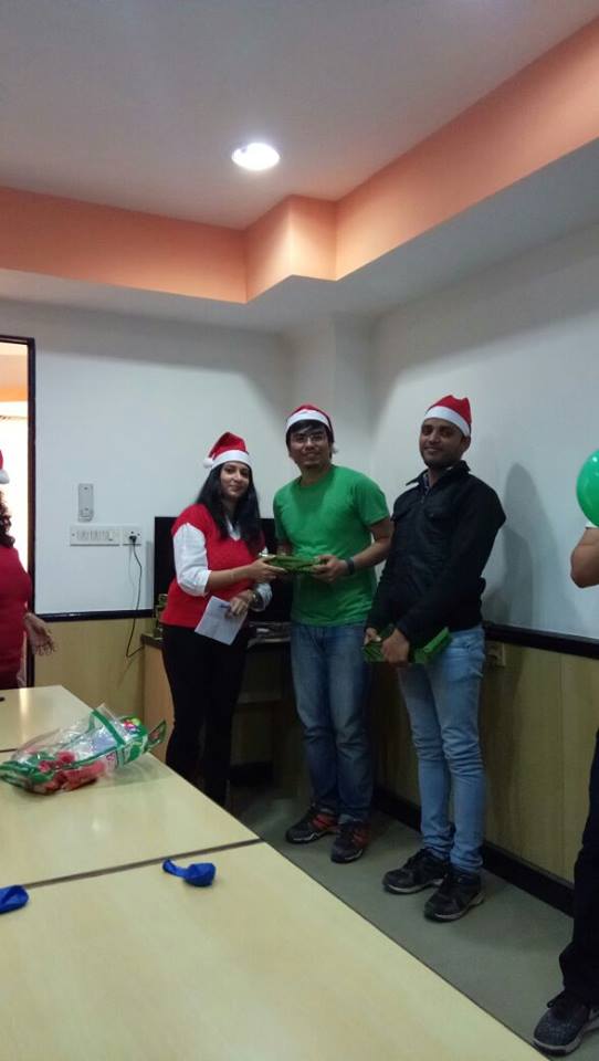 MoMarkServices's tweet photo. Christmas Celebration At #Momark Family. https://t.co/nZr0tkgXdI