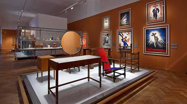 BlueberryTrails's tweet photo. In #Vienna, this #gorgeous collection of #Austrianart objects and #contemporary works also includes a #fascinating display devoted to the Wiener Werkstätte in #MAKMuseum. #BBtrails
https://t.co/PLuZalnRbV https://t.co/faH4CIriGi