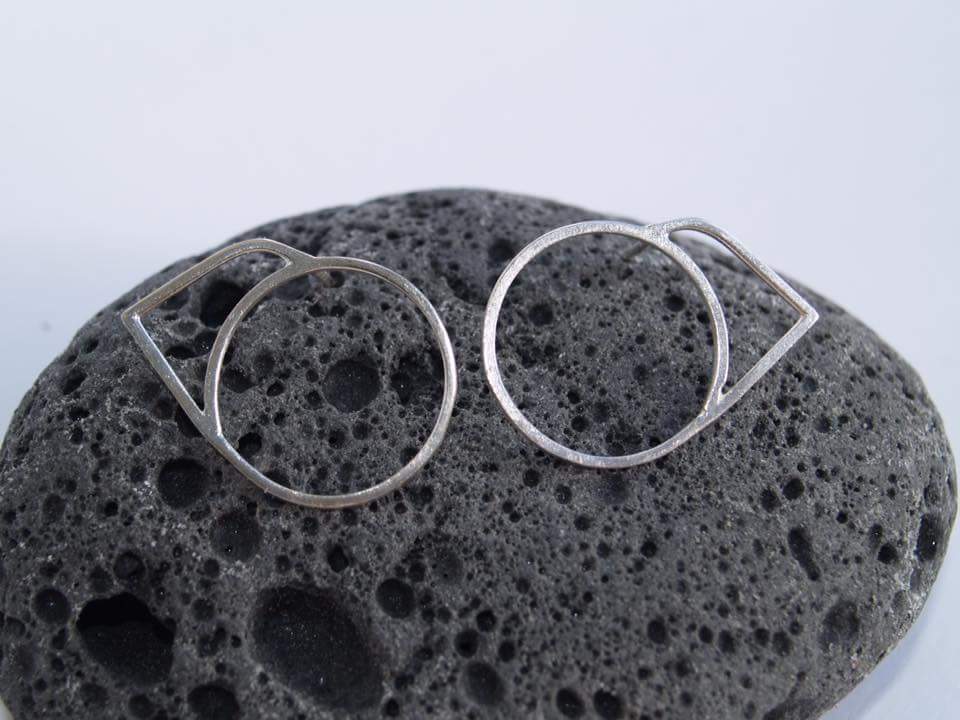 Oarsoaldea's tweet photo. Hoy en Habian! Fabrika Pop Up Shop Mandu nos presenta PEAK COLLECTION, inspirada en los picos de Euskal Herria. ¡Un dia precioso para dar un paseo con nosotros!
@HerriBizia @errenteriaudala #torrekua #joyas @Mandukeriak @artiolan @EASOPolitek https://t.co/dUCCaHXJLi