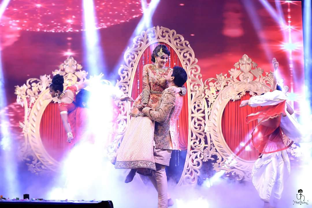 VriVin_BhaVri's tweet photo. Throwback to the most special
& happy day of our lives 😍
#VriVinKaVivaah #24dec2016
Part 2 https://t.co/w7PROSCWJY