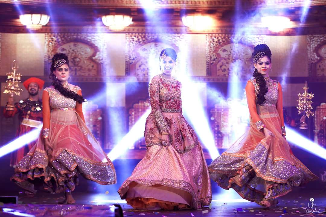 VriVin_BhaVri's tweet photo. Throwback to the most special
& happy day of our lives 😍
#VriVinKaVivaah #24dec2016
PART 1 https://t.co/JVdC0mueLi