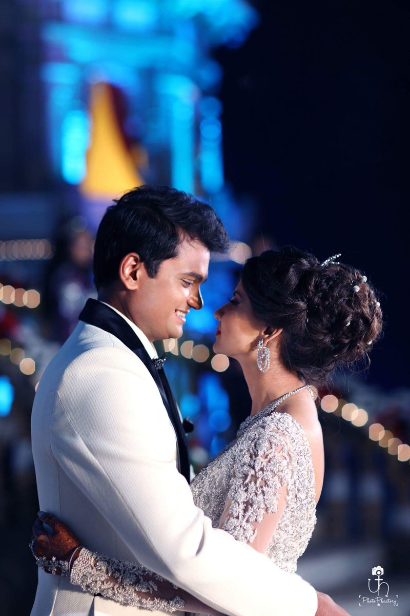VriVin_BhaVri's tweet photo. Throwback to the most special
& happy day of our lives 😍
#VriVinKaVivaah #24dec2016
PART 3 https://t.co/ViRtRCchBX