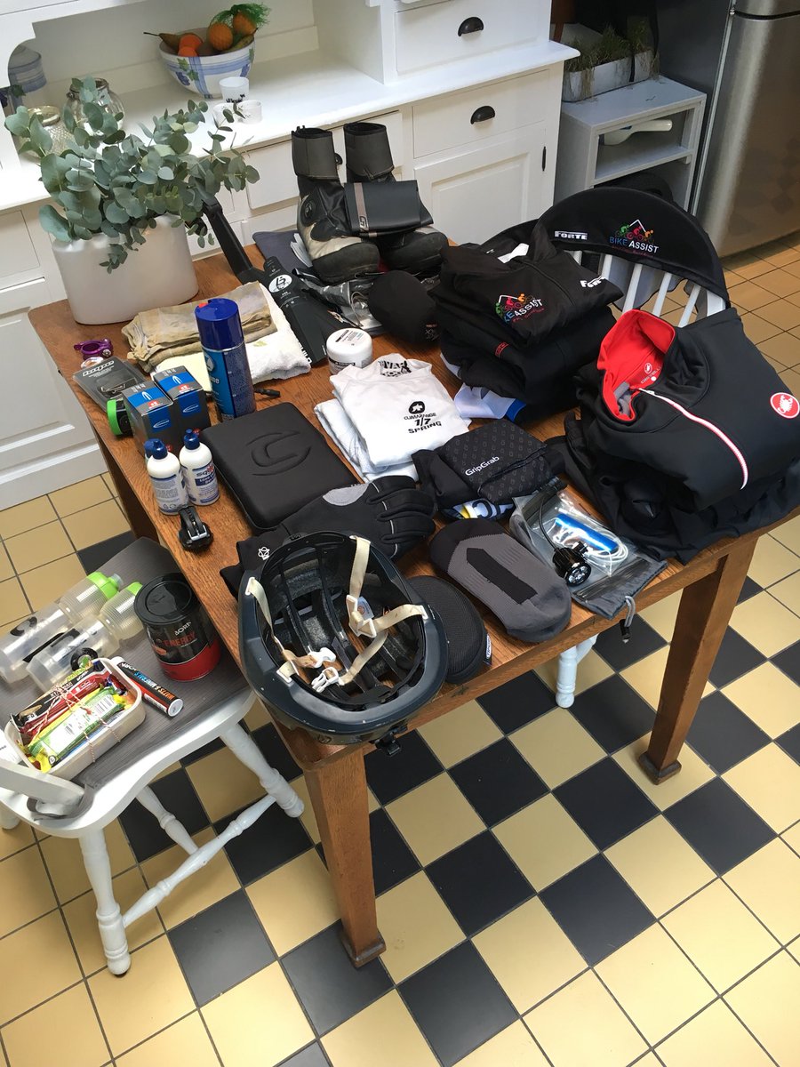 JimkeBijlsma's tweet photo. Spullen liggen klaar om gepakt te worden voor de @Drenthe200 goede voorbereiding is het halve werk! #keeppushing https://t.co/sI7AhCCgAZ