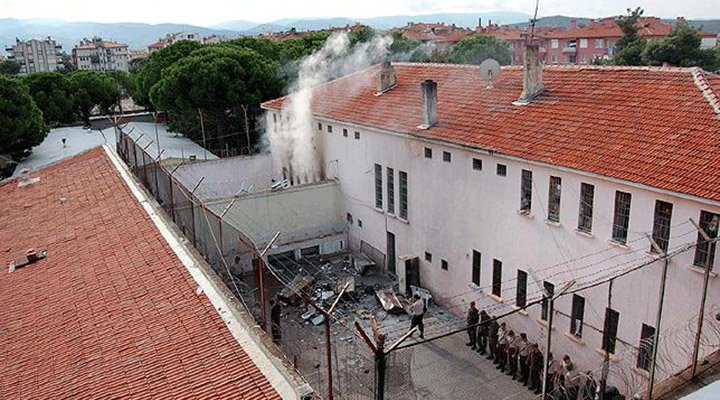 İşkence iddiasına Bakanlık’tan yanıt: Hükümlü ke​ndini duvara vurdu!
goo.gl/28XVTq