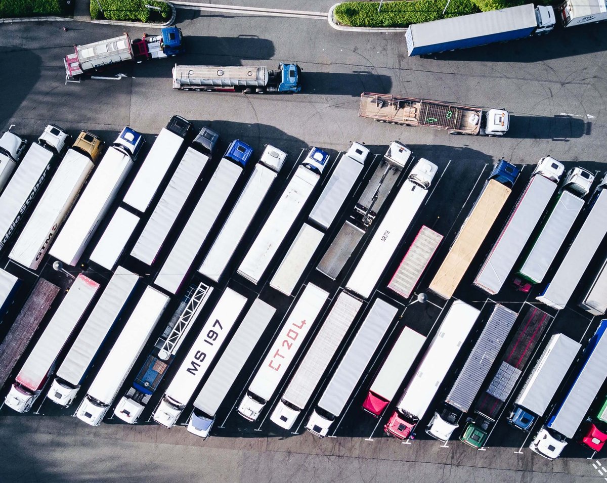 _Frachtraum's tweet photo. Leerfahrten sind ein großer Kostenfaktor in der Supply Chain - von den ökologischen Auswirkungen nicht zu sprechen.

Die Digitalisierung der LKW-Logistik bietet neue Lösungsansätze --> https://t.co/LTj1fuB2qK 

#leerkilometer #logistik #supplychain #digitalespedition #frachtraum https://t.co/OnGb10CiHG