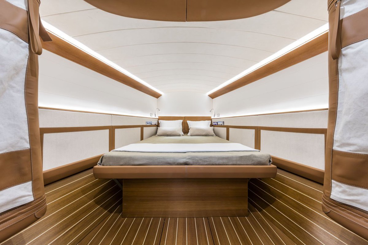 InstantSailing's tweet image. ClubSwan 50 - The most extreme production sailboat 😯
This yacht is so different from everything else. With aggressive design angles it combines sport and elegance. 
But does that justify its price-tag of €935,000 (ex VAT) 🤔
More on: clubswan50.com