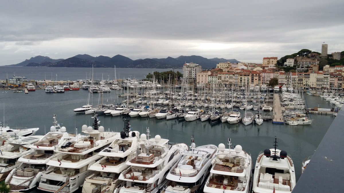 #Cannes Le Vieux Port et le Suquet après l'orage matinal de ce 26 décembre #CotedAzurFrance #francemagique <a href="/FrenchMerveille/">FrenchMerveilles</a> <a href="/ProCotedazur/">Côte d'Azur France Tourisme</a> <a href="/rivieraports/">Riviera Ports ⚓️</a> @balneairecom <a href="/atout_france/">Atout France</a> <a href="/MSYachts/">MS YACHTS</a> <a href="/AzurLuxury/">luxuryfrenchriviera</a> <a href="/PrideCotedAzur/">Pride Côte d'Azur</a> <a href="/LifeOnTheMedSea/">Life On The Mediterranean</a> <a href="/Parcoursvoyages/">Golf Parcours & Voyages</a> <a href="/nauticalportal/">@nauticalportal</a> <a href="/HappyCannes/">Happy Cannes Travel</a>