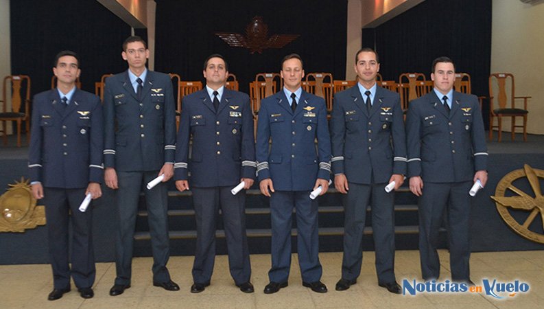 JorgeFavaloro's tweet photo. CanalOficialFAA : Ceremonia de egreso del Curso de Operador de Sistemas Aéreos No Tripulados II #COSANT #OrgulloDePertenecer #FAA https://t.co/TY8L42OawW https://t.co/jQM6pTY2yK