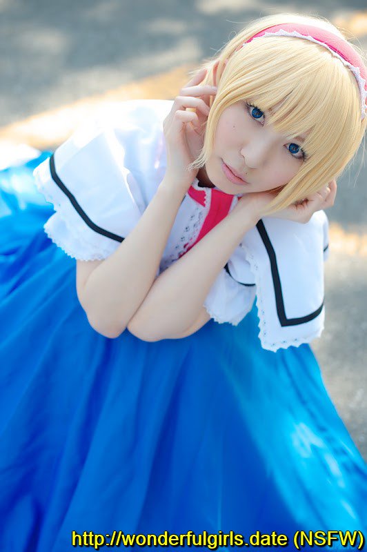 cosplay_touhou's tweet photo. #AliceMargatroid #BlondeHair #Cosplay #Dress #Hairband #Rinami #Shawl #Touhou https://t.co/RYGIOWZyby