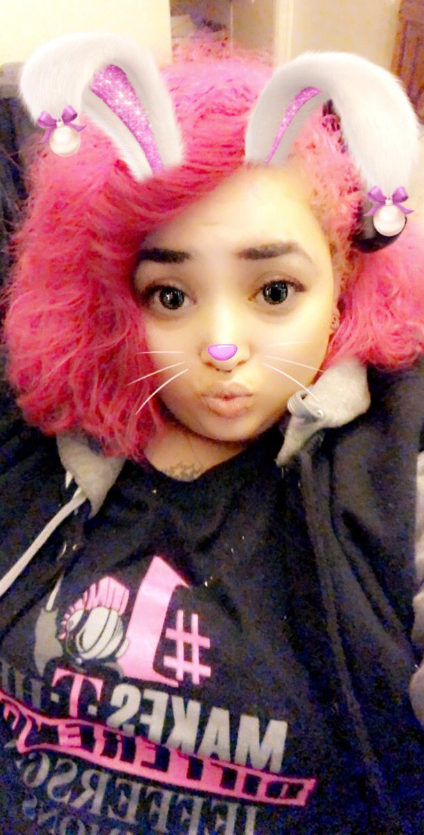 Starlaface1990's tweet photo. Merry Christmas and happy holidays!!!! Day 110 all T-Mobile gear (no repeats) @JohnLegere @LegereDoll @magenta505 @TMobile #GivingTWOgether #BeMagenta #MissMagenta https://t.co/IuTOdm5MWQ