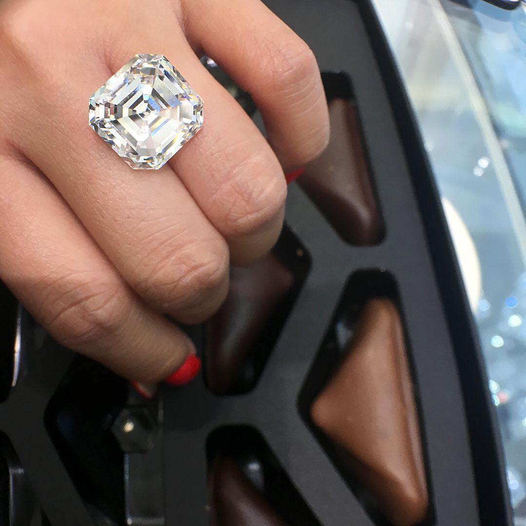 Look at this beauty! A truly royal stone
.
Royal Asscher Cut