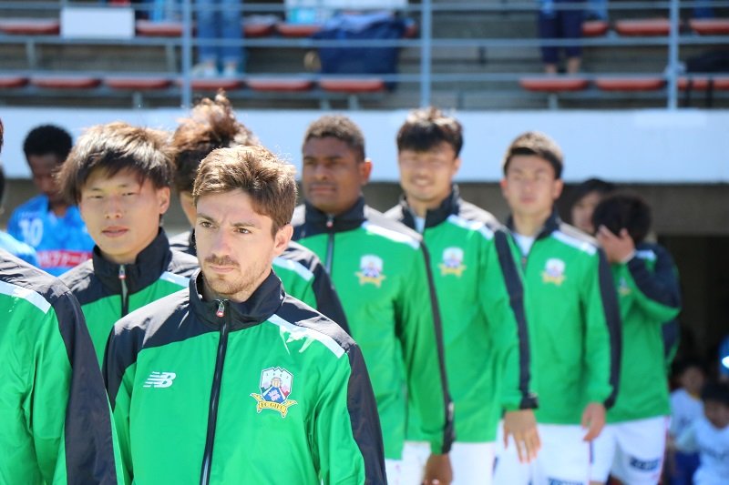 Motohisa Fc岐阜 シシーニョ１年間ありがとう 覚悟はしてたけど大本まで同じ徳島に移籍というのは 辛すぎて電車の席から立ち上がれません 徳島で絶対活躍してください 去年の山口さんはこれよりももっと辛かったんだろうな フロント頼みます T