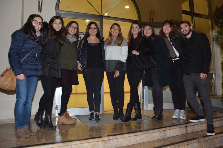 acitweets's tweet photo. Bir Homecoming daha, leziz sucuk-ekmek şöleni, unutulmaz tad "Leyla", eski müziklerle dans, çokça sohbet ve bolca anı dolu geçti. Yediden yetmişe birçok mezunumuz yuvalarına dönmenin heyecanını ve mutluluğunu yaşadı. #homecoming2017 #acialumni https://t.co/S26qyN5GvU